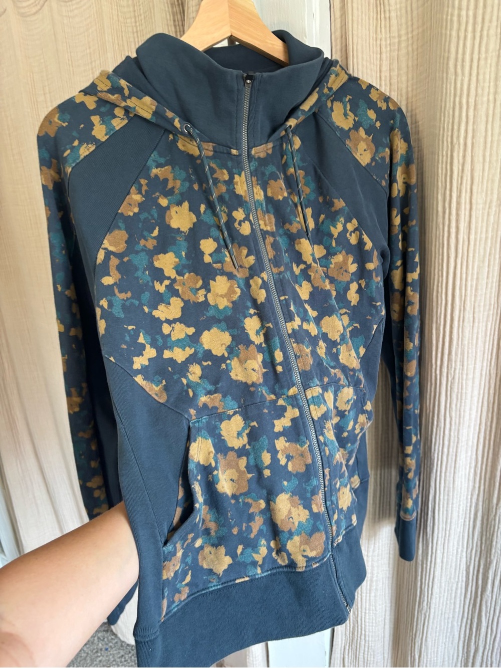 Kuhl 100% Organic Cotton Hoodie- Medium - Picture 4 of 9